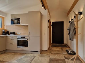 Kühlschrank, Mikrowelle, Ofen, Geschirrspüler