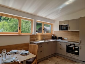 Kühlschrank, Mikrowelle, Ofen, Geschirrspüler