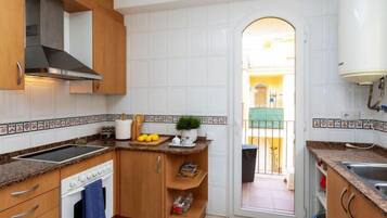 Réfrigérateur, micro-ondes, lave-vaisselle, grille-pain