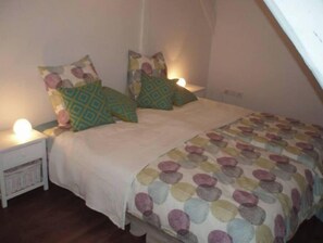 3 bedrooms, iron/ironing board, travel cot, free WiFi