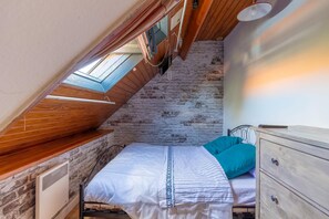 4 bedrooms, iron/ironing board