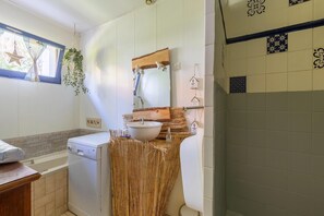 Baignoire, sèche-cheveux