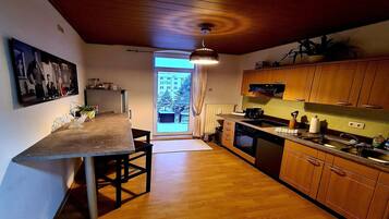 Oven, stovetop, dishwasher, coffee/tea maker