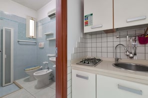 Studio | Bathroom