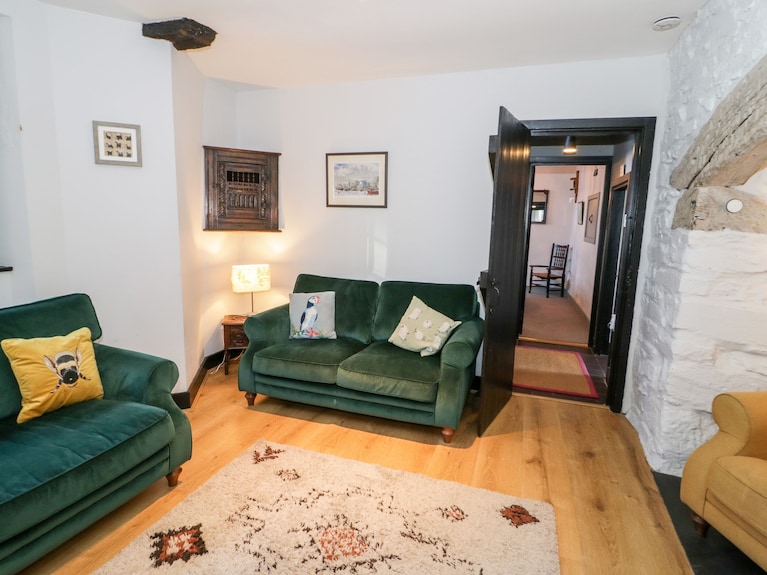 Sea Chest, Pet Friendly, Character Holiday Cottage In Conwy - Conwy