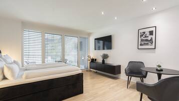 Standard dubbelrum - balkong | 1 sovrum, allergitestade sängkläder, skrivbord och mörkläggningsgardiner