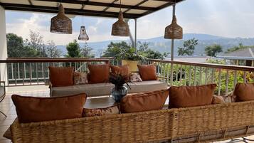 Superior Room, 1 King Bed, Bathtub | Terrace/patio