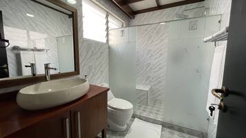 Superior Room, 1 King Bed, Bathtub | Bathroom | Hair dryer, bathrobes, bidet, towels