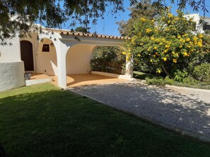 Exterior - House in a quiet area overlooking the sea, private pool and beautiful Garden (Albufeira)