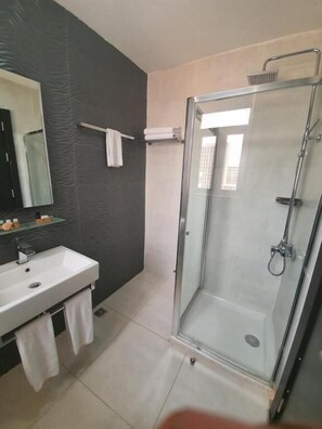 Shower, rainfall showerhead, hair dryer, towels