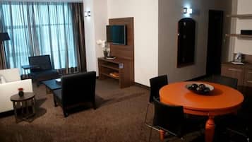 Suite ejecutiva | Ropa de cama de alta calidad, colchones viscoelásticos, caja fuerte