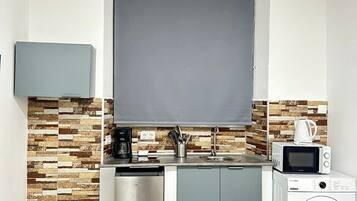 Fridge, microwave, stovetop, coffee/tea maker