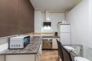 Frigorífic, microones, forn i placa de cuina