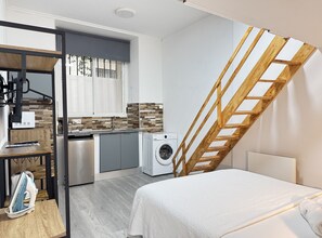 1 dormitorio, tabla de planchar con plancha, cuna de viaje y wifi gratis