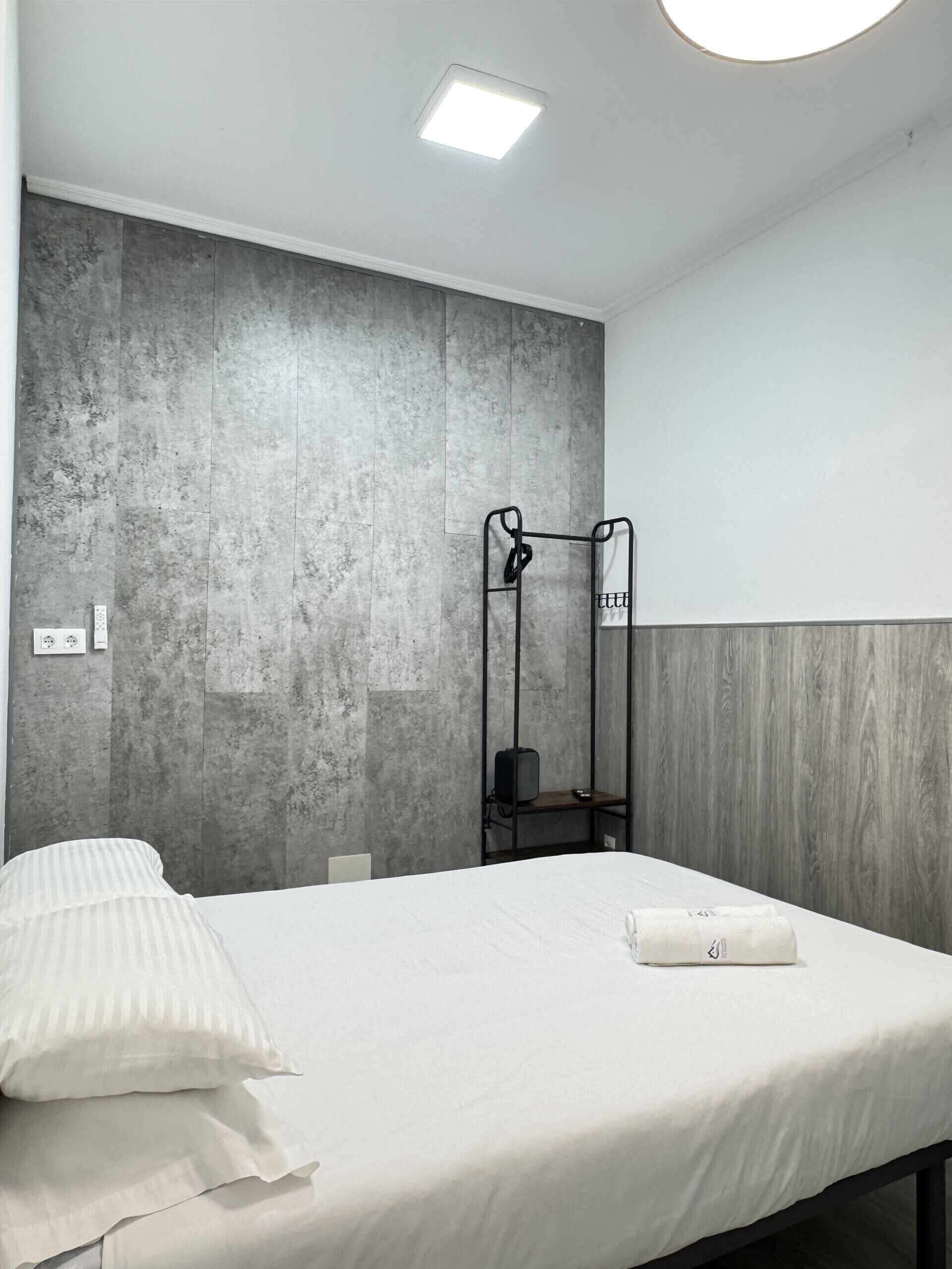 2 室のベッドルーム、セーフティボックス (室内)、アイロン / アイロン台、旅行用ベビーベッド