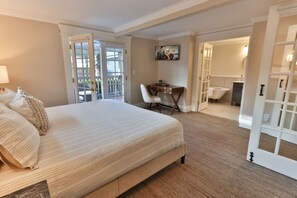 4 slaapkamers, een bureau, een strijkplank/strijkijzer, wifi