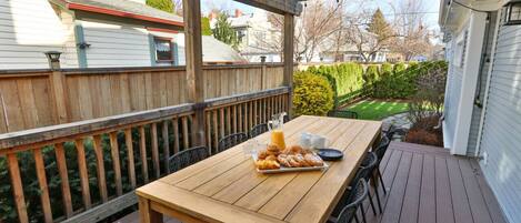 Outdoor dining