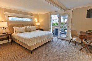 4 bedrooms, desk, iron/ironing board, WiFi