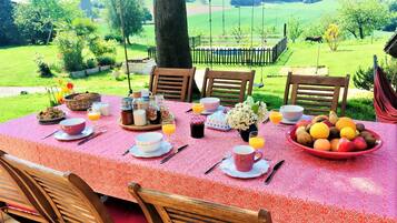 Sudah termasuk sarapan ala kontinental setiap hari