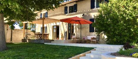 Fachada de la propiedad