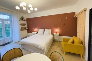 舒适四人房 | 特色装修、特色家居、笔记本电脑工作区、免费 WiFi