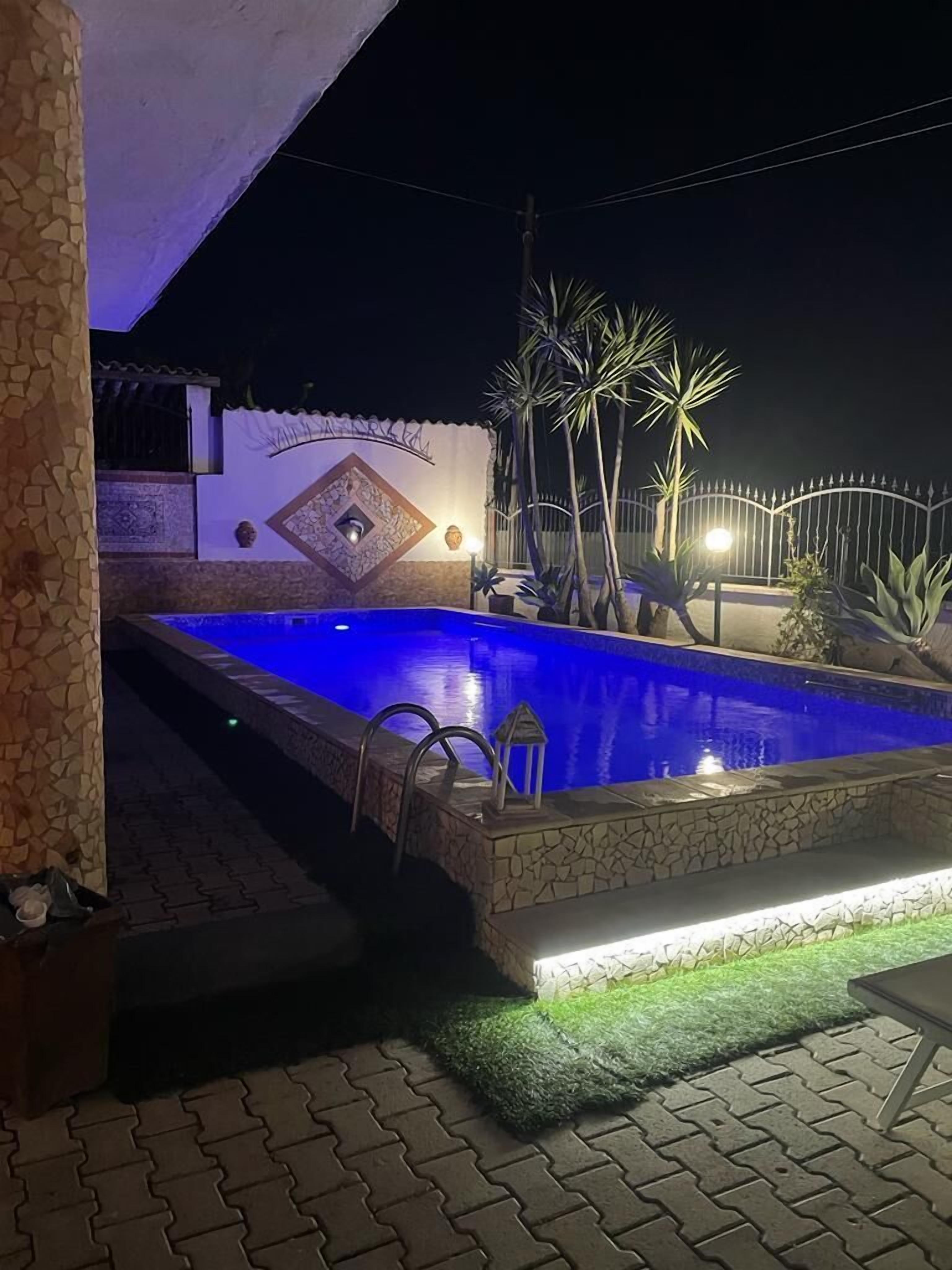 حمّام سباحة خارجي موسمي