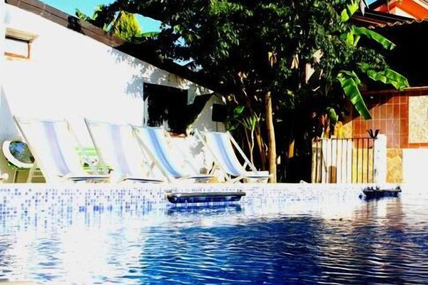 Piscina externa sazonal