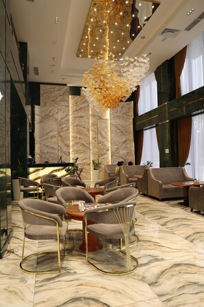 2 bars/lounges