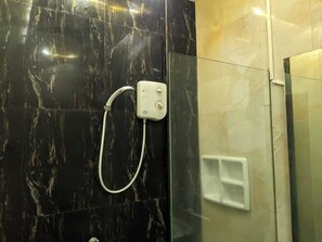 Deluxe Room, 1 King Bed | Bathroom - My Capsule Bali (Seminyak)