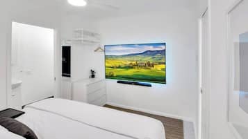 2 habitaciones, tabla de planchar con plancha, cuna de viaje y internet