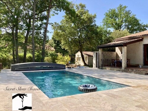 Ideal summer house: swimming pool, air conditioning, shady garden and pétanque!