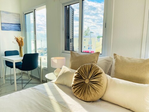 Phaedrus Living Luxury Flat Lighthouse75