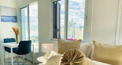 Phaedrus Living Luxury Flat Lighthouse75