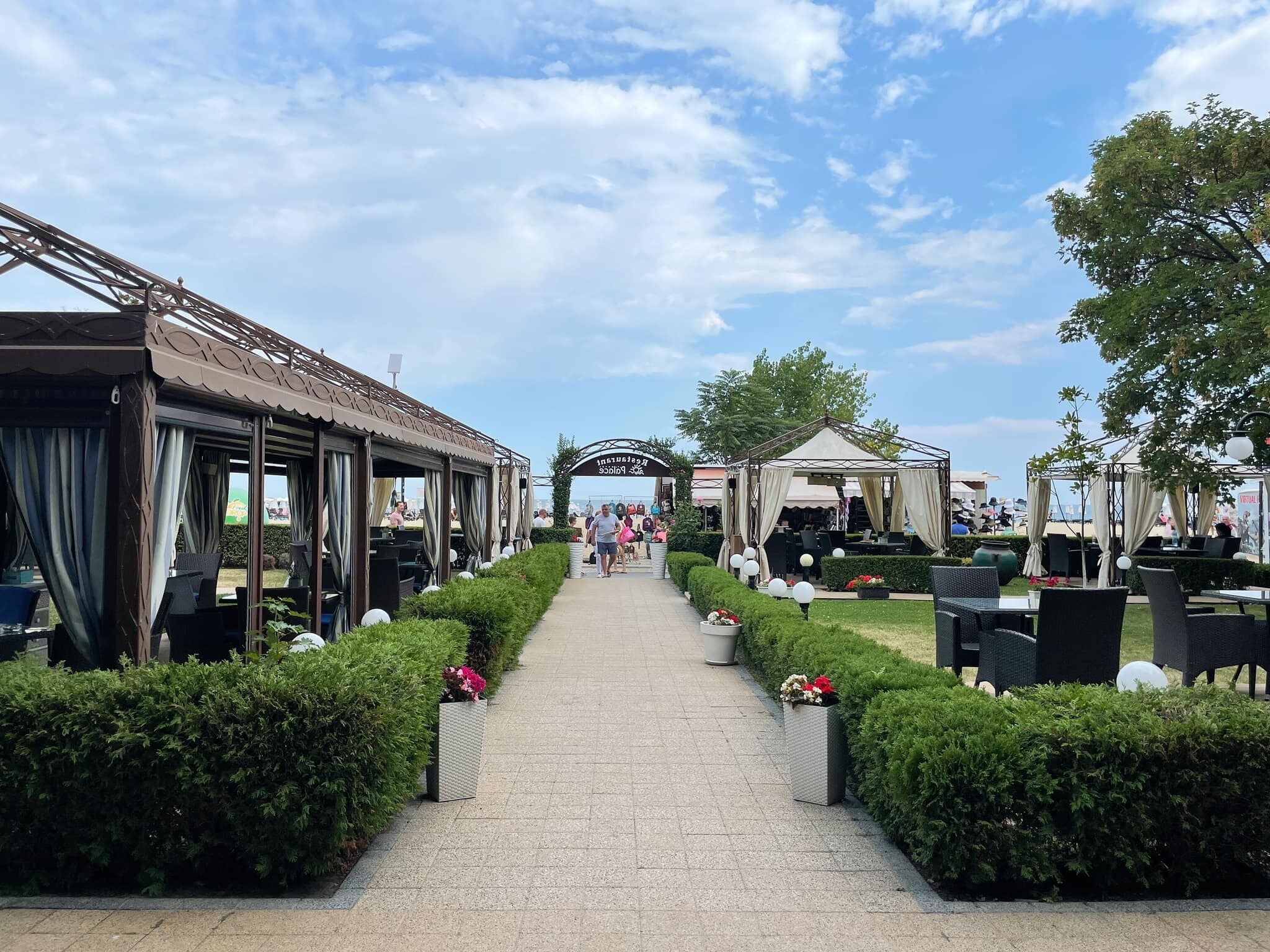 المنشأة من الخارج