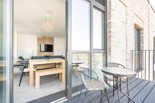 2 Bed Penthouse - Balcony - Smoking - Parking