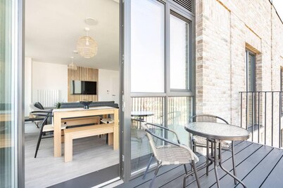2 Bed Penthouse - Balcony - Smoking - Parking