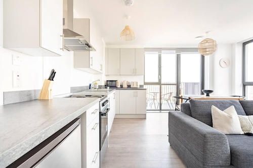 2 Bed Penthouse - Balcony - Smoking - Parking