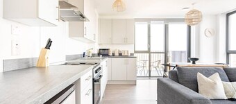 2 Bed Penthouse - Balcony - Smoking - Parking