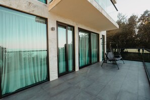 Family Studio Suite | Hypo-allergenic bedding, in-room safe, iron/ironing board, free WiFi - Capo Verde Hotel Batumi (Batumi)