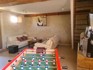 Game room - Countryside Retreat Near Le Mans - Restored Longère with Modern Amenities (Connerré)