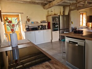 Kühlschrank, Mikrowelle, Ofen, Geschirrspüler