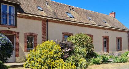 LongĂšre sarthoise rĂ©novĂ©e, Ă  20 min du Mans, 4 chambres, poĂȘle Ă  granulĂ©s, parking privĂ©