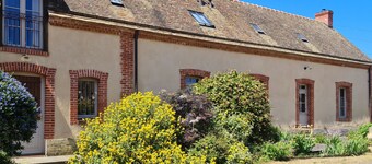 Countryside Retreat Near Le Mans - Restored LongĂšre with Modern Amenities
