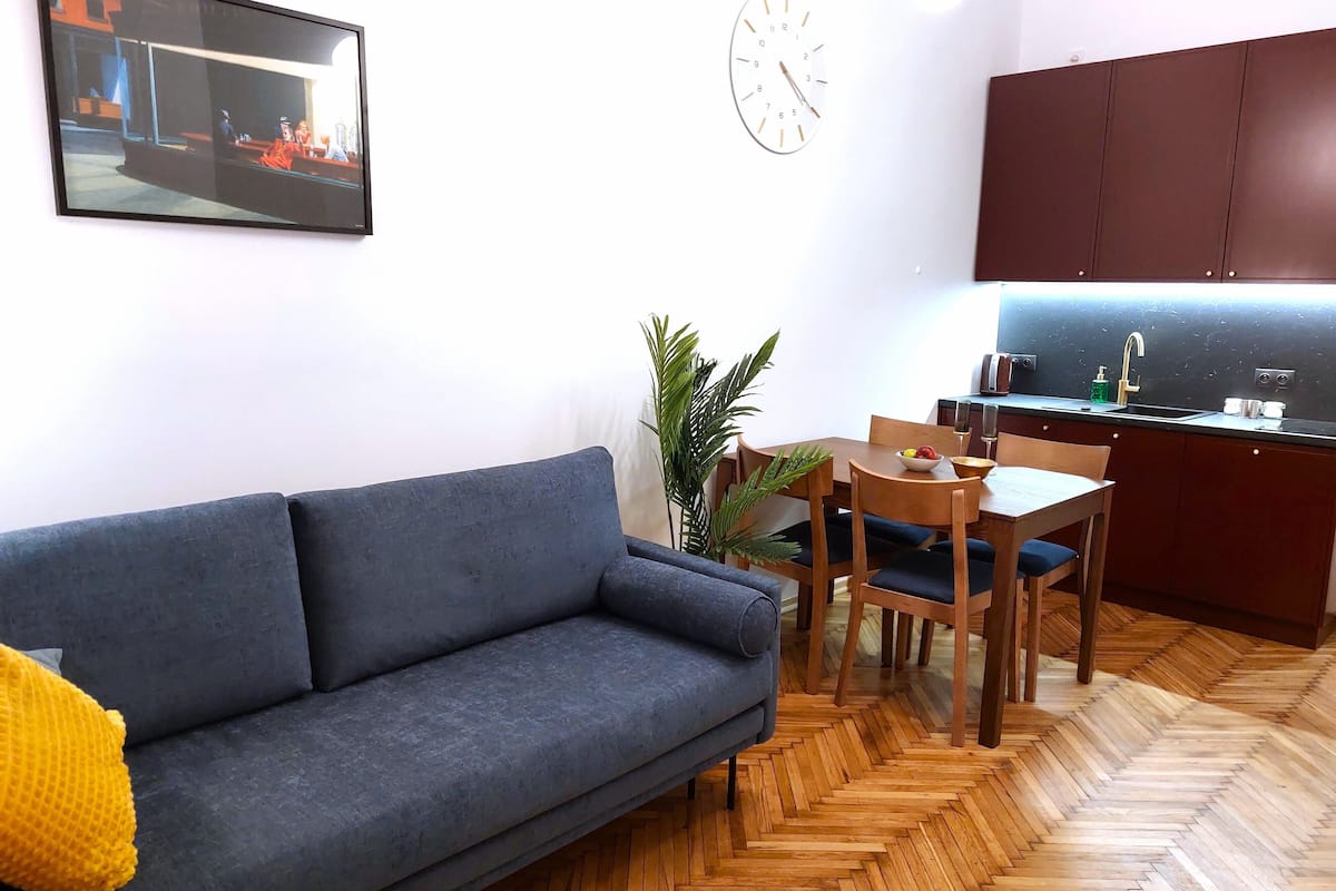 APARTAMENT 5A (W) | 低刺激性寝具、アイロン / アイロン台、WiFi (無料)、ベッドシーツ