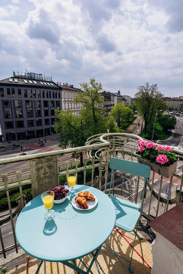 APARTAMENT 4B | Vue sur la rue