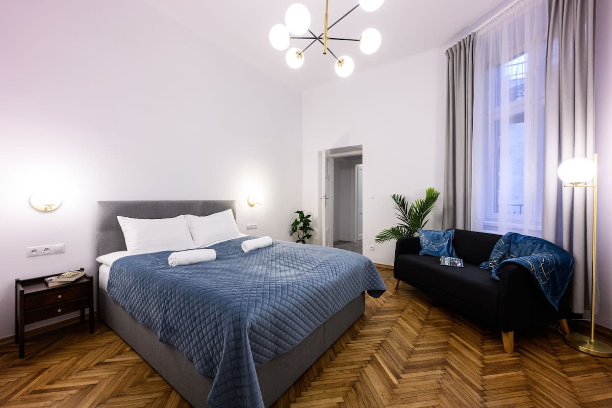 APARTAMENT 5B | 低刺激性寝具、アイロン / アイロン台、WiFi (無料)、ベッドシーツ