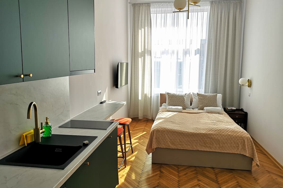APARTAMENT 8C | 低刺激性寝具、アイロン / アイロン台、WiFi (無料)、ベッドシーツ