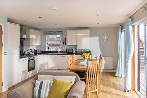 Fridge, microwave, dishwasher, cookware/dishes/utensils - Trevone House with Hot Tub on Retallack Resort with 4 bedrooms (Padstow)