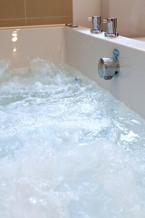 Towels - Retallack Resort Fistral Hot Tub, waterside house (Winnard's Perch)