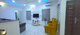 Port Harcourt-Family-sized Apartment with Lovely Rooms for Perfect Relaxation